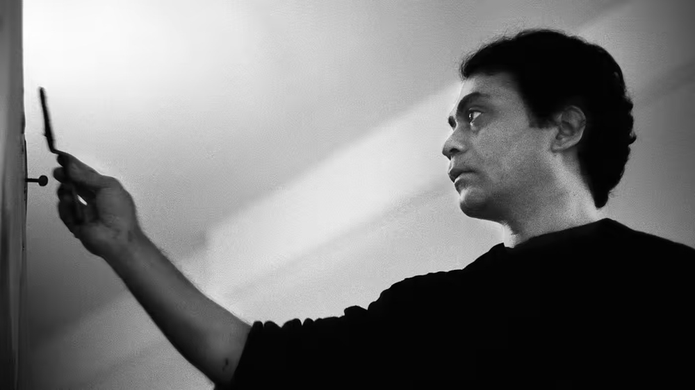 Credits: V.S. Gaitonde at work in his studio at the Chelsea Hotel, New York, 1965. Photo: Bruce Frisch © Bruce Frisch. Financial Times